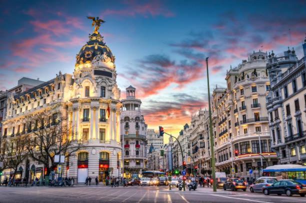Moderno Apartamento En Pleno Centro Madrid Exterior photo